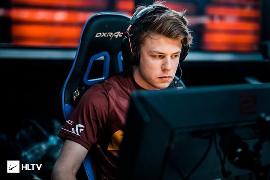 明天的首发阵容： Kanavi 对阵 Xun ，解说员：王多多，Gugu，以及 Zdz