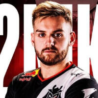 Yxl 在阿卡丽团战中的查普林式表现， Darwin 的蝎子铁钳无敌， Weibo Gaming 领先