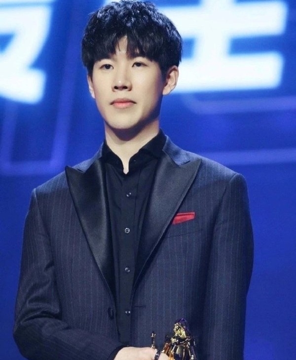 队长的担当！微笑卡莎风雨交加狂暴杀戮 微笑队逆转拿赛点